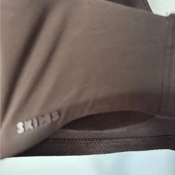 SKIMS Dark Brown Seamless Plunge Bra - Picture 4 of 5